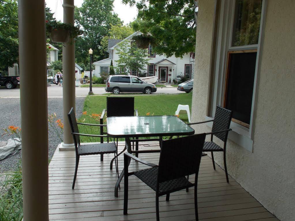 Absolute 1000 Islands Monthly Suites Gananoque Eksteriør bilde